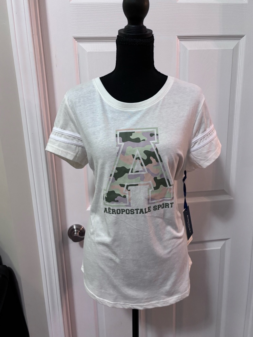 Aeropostale White Tee with Camo A Graphic - Large